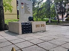 В Курске за 200 тысяч рублей отремонтировали памятник Блинову