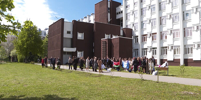 Преподаватели и студенты-медики почтили в Минске память военных врачей