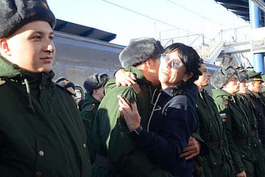 Первые новобранцы из Севастополя отправились к местам службы