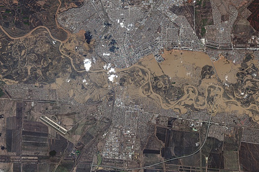 "Роскосмос" опубликовал новое спутниковое фото паводка в Оренбургской области