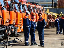 Весна в окно стучится: в Екатеринбурге провели Парад коммунальной техники