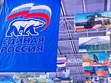 Губернаторы пяти регионов получили из рук Медведева партбилеты "Единой России"