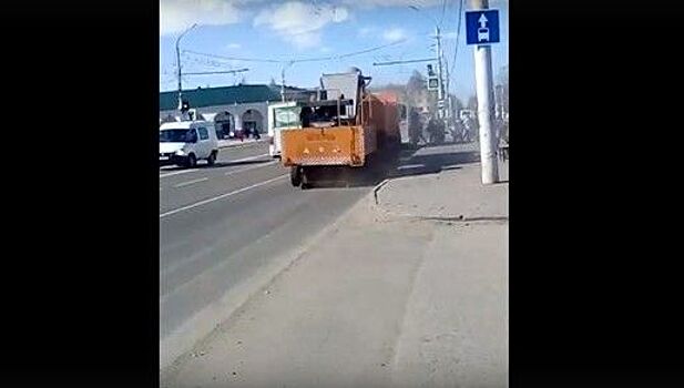 Пыльная буря пронеслась над центром Костромы