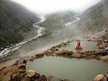 Альпинист погиб во время купания в горячем источнике на горе Казбек