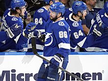 Никита Кучеров набрал очки в 10 матчах подряд и сравнялся с Сергеем Зубовым по очкам в НХЛ, «Тампа» обыграла «Даллас»