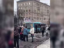 Момент жесткого ДТП с автобусом в Петербурге попал на видео