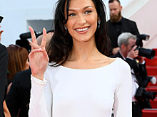 Винтажная попытка №5: Белла Хадид в белоснежном платье от Тома Форда