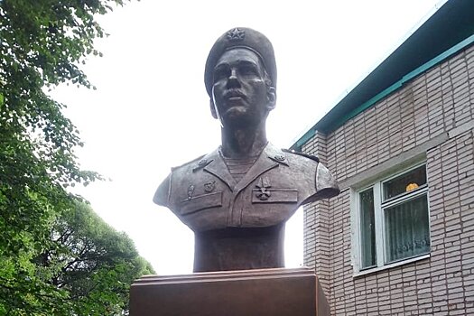 Под Новгородом увековечили память бойца, погибшего в Аргунском ущелье