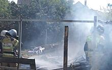 В Курске на Нижней Набережной огнеборцы спасли троих человек при пожаре
