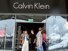 Calvin Klein подвергся критике за сексизм в рекламе