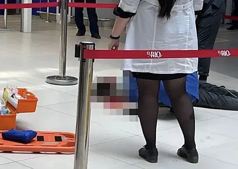 В Самаре скончалась женщина, упавшая с третьего этажа ТЦ "Эль Рио" 14 мая