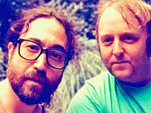 Сын Пола Маккартни Джеймс выпустил совместную песню с наследником Джона Леннона