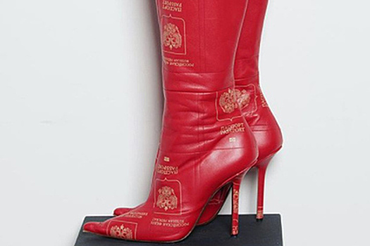 Сапоги из «российских паспортов» взбесили Рунет