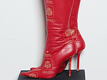 Сапоги из «российских паспортов» взбесили Рунет