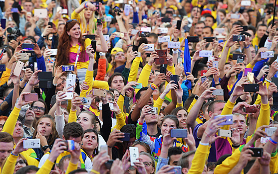 Индустрия лайков и скриншотов. Тина Канделаки о вызовах, которые нам бросает цифровая культура