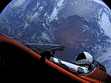 Tesla с манекеном Starman приблизилась к Марсу