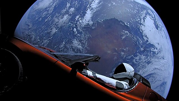 Tesla с манекеном Starman приблизилась к Марсу