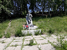 Mash рассказал о разрушающемся памятнике Талалихину под Вольском