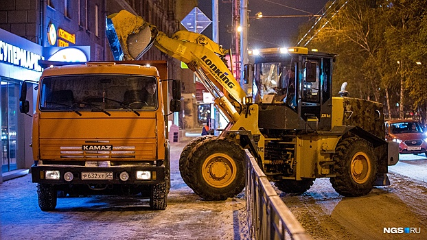 В Новосибирске нашёлся бензин за 50 рублей — им заправляются дорожники