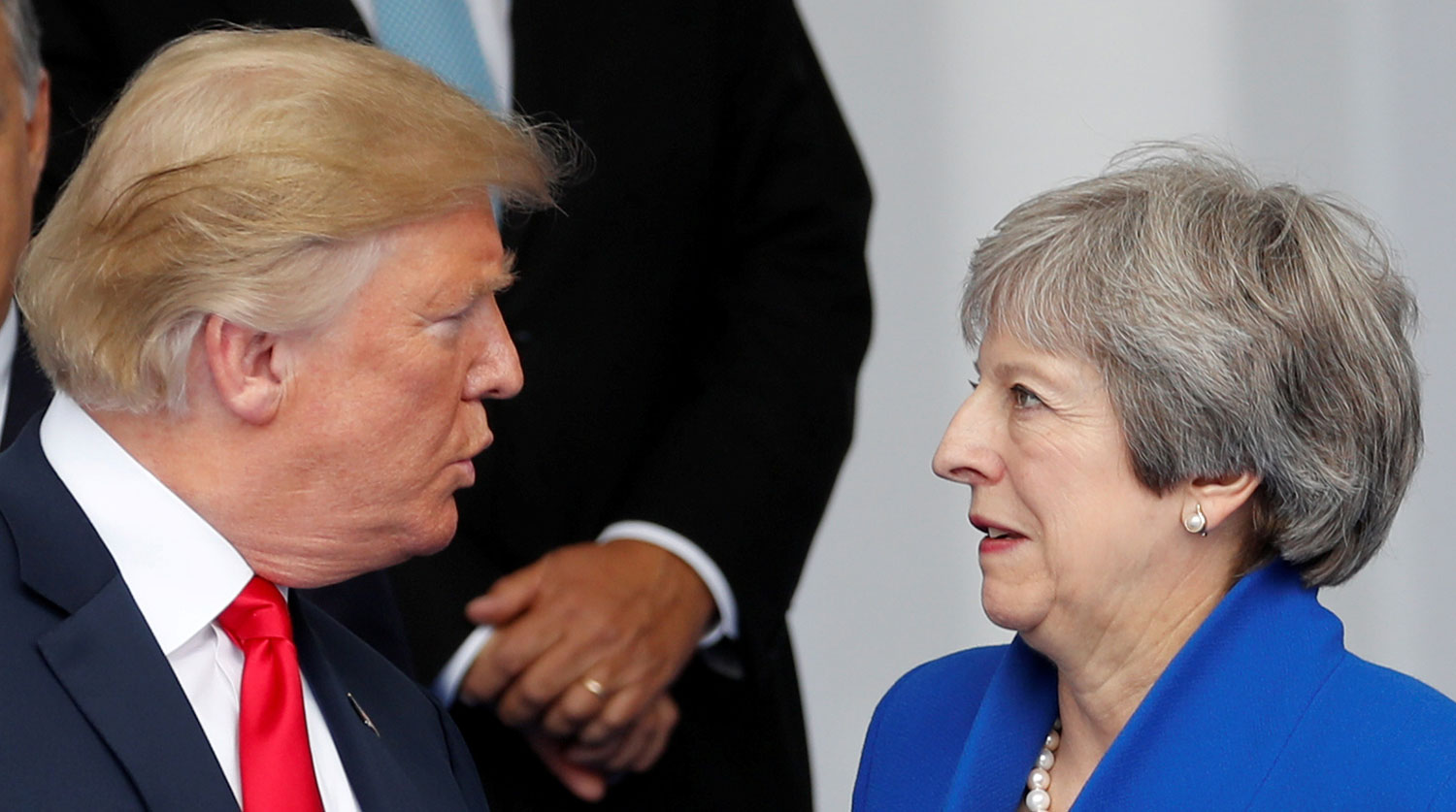 Экс-премьер Британии Мэй рассказала, как уговаривала Трампа поддерживать НАТО