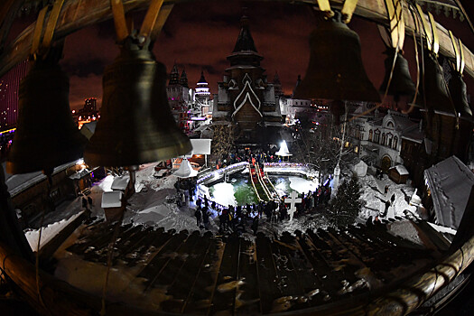 Стало известно, сколько россиян окунались в купель на Крещение хотя бы раз в жизни