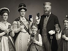 Колледж с королевскими особами частично запретил смартфоны: выдадут Nokia