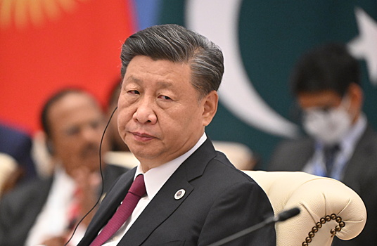 Си Цзиньпин переизбран на третий срок