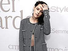 Кристен Стюарт появилась на премии с бельем напоказ