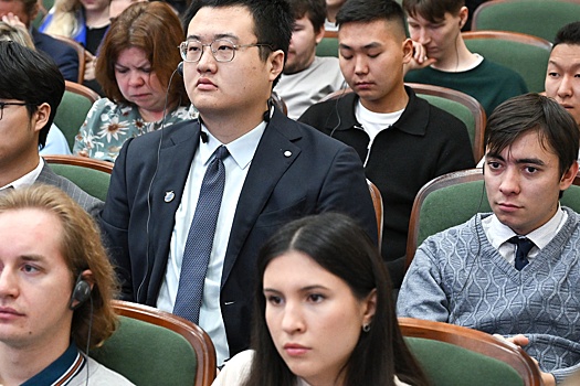 Молодежь БРИКС проводит стратегическую сессию