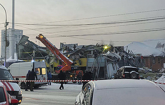 В МЧС сообщили о сложностях в разборе завалов обрушившегося ТЦ в Новосибирске