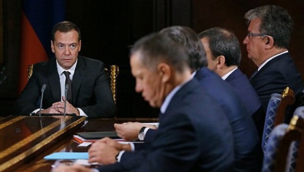Медведев поручил «взбодрить» власти Тверской области