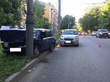 В Кирове водитель «семерки» проверил на прочность фонарный столб