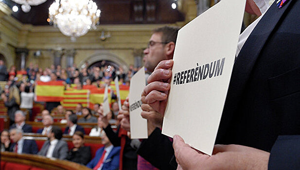 Депутаты разорвали фотографии короля Испании в парламенте Каталонии