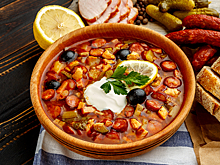 Настоящая мясная солянка: рецепт от шеф-повара