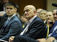 Медведев поздравил Евгения Ясина с юбилеем