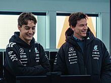 Гонщик Mercedes высказался о надежности машин и двигателей "Ф-1"