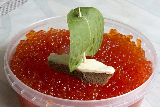 Красная икра подорожала в России: сколько будет стоить к Новому году