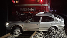 СК: в Крыму четыре человека на машине погибли после столкновения с поездом