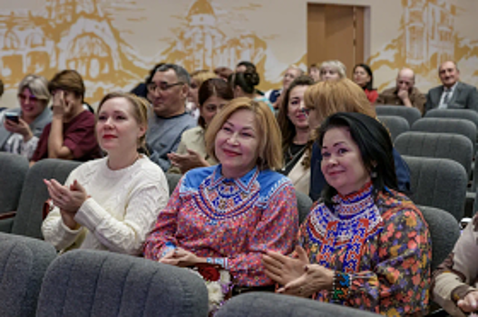 Юбиляров педагогического труда наградили в Ханты-Мансийске