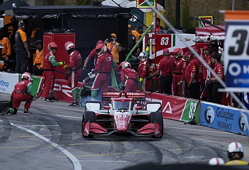 «Ошиблись с тактикой пит-стопов». Шварцман стал 16-м в гонке IndyCar в Торонто