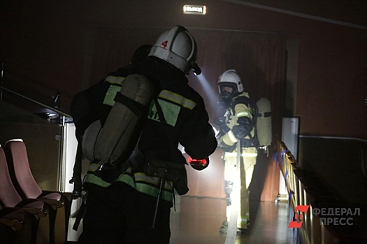 В Екатеринбурге сгорел большой автосервис: уничтожены 4 иномарки и 8 мотоциклов