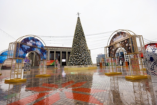 Как в России и Беларуси устанавливали "главные" новогодние елки