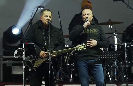 Нижегородский сенатор Вайнберг спел с «Любэ» свою песню в День народного единства