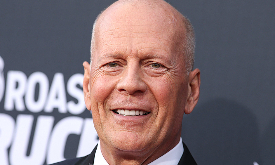 Брюс Уиллис прославился благодаря роли Джона Макклейна в серии фильмов «Крепкий орешек». Но ни одна из этих картин не стала такой кассовой, как мистический триллер «Шестое чувство». За роль специалиста по детской психологии Малкольма Кроу Уиллис заработал 100 миллионов долларов, 14 из них гарантировал контракт. К сожалению, на закате своей карьеры Брюс Уиллис перестал сниматься в качественных фильмах, появляясь в основном лишь в низкобюджетных боевиках