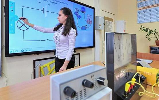 Российские школьники тратят больше времени на учебу, чем взрослые на работу