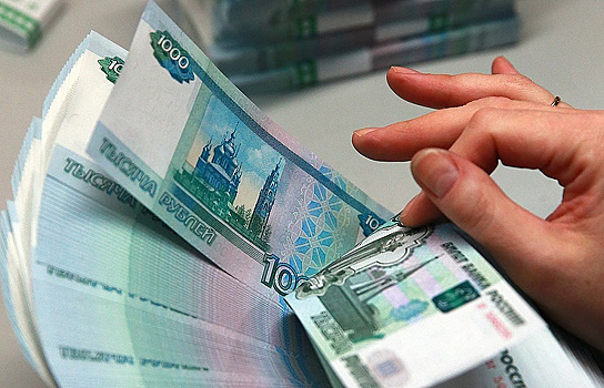 ЦБ встревожен ростом зарплат и ослаблением рубля