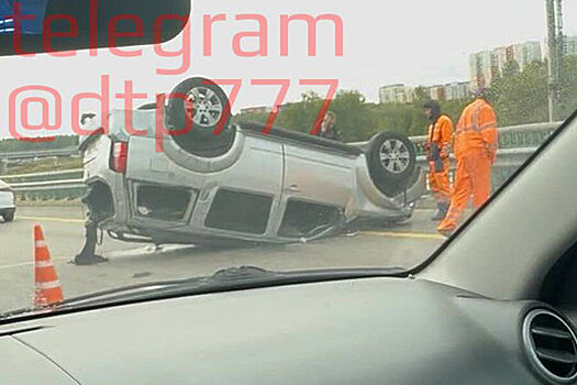 В Подмосковье появились кадры автомобиля после жесткого кульбита