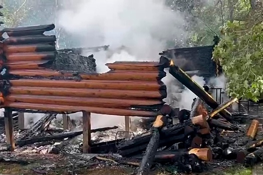 В подмосковном Дмитрове сгорела часть усадьбы Храброво