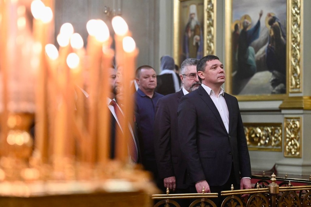 Евгений Первышов принимает участие в Рождественском богослужении