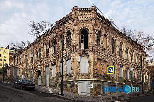 Строительную технику заметили у аварийного доходного дома Гудермана в Ростове